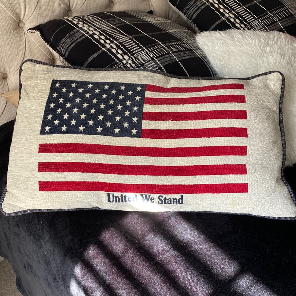 Well made no stains like new pillow
